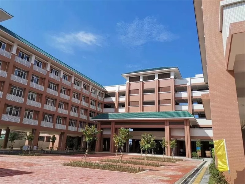 荔湖小学:增城区荔湖小学位于荔城街罗岗村仓前社,高桥社,对原罗岗