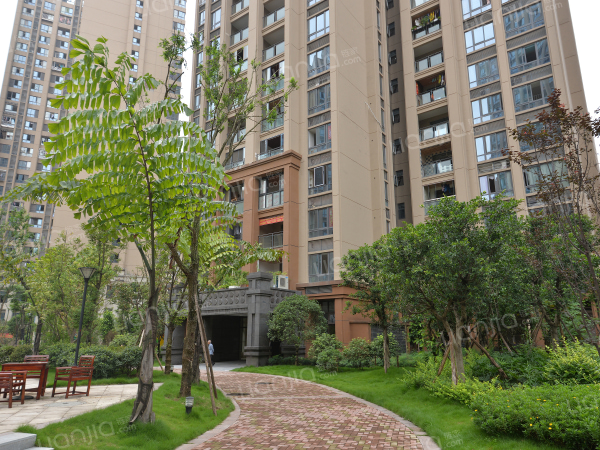 南岸区弹子石锦江华府装修小两房证在手诚心出售带露台