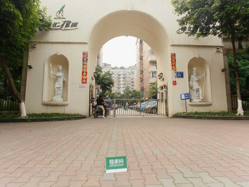 一品天下锦汇花园朝东次卧合租租房价格信息_成都金牛租房价格信息