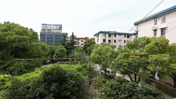 宝山大场7号线乾溪新村近地铁,2居,婚房,自住舒适!