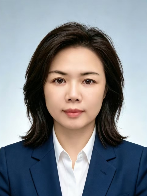 黄东英