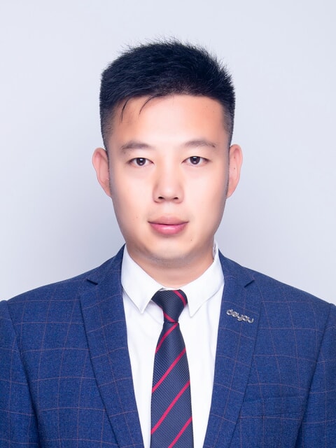 李文龙